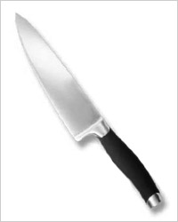 Нож шеф-повара, или французский нож шеф-повара. Этот «кухонный чернорабочий» имеет очень широкую сферу применения: шинкование и нарезание кубиками овощей, нарезание мяса.