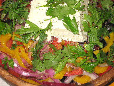 Греческий салат, фото приготовленного рецетпа
