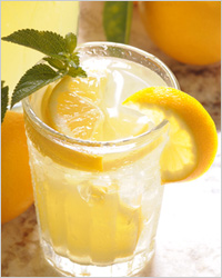 холодный лимонад