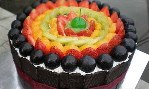 Украшение тортов фруктами и ягодами