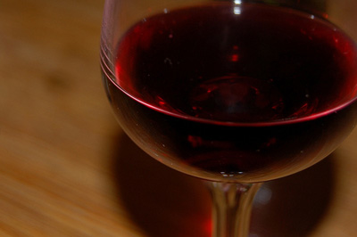 Стакан красного вина от воспалений
