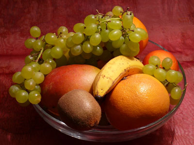 Во фруктах помимо витаминов есть еще масса полезных веществ