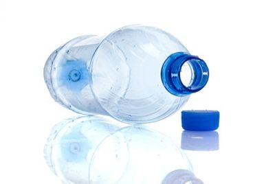 В какой бутылке хранить воду