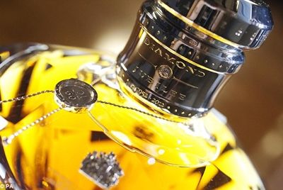 Бутылка юбилейного виски 60-летней выдержки стоит 100 000 фунтов