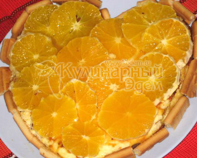 Приготовленный творожный торт с апельсинами