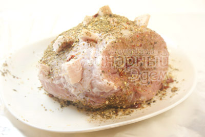 Натрите солью и специями. - Мясо «Дембель». Фото рецепт на 23 февраля.