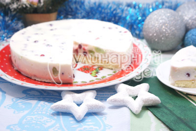 Форму убрать и подавать торт к столу. - Торт «Самоцветы в снегу». Фото приготовление торта желе на Новый год.