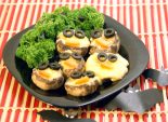 Грибочки от Лешего. Кулинарный пошаговый рецепт с фото приготовления закуски из шампиньонов и сыра на Хэллоуин.
