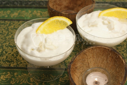 Десерт «Ванильный кокос». Кулинарный рецепт приготовления десерта из ванильного мороженного и кокоса.