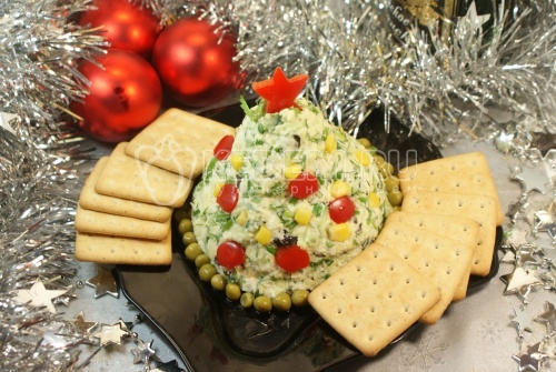 Ёлочка. Кулинарный рецепт приготовление закуски на новый год из сыра, зелени и чеснока в виде ёлочки.