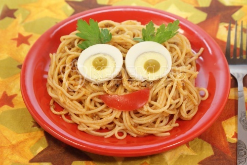 Спагетти «Обаятельный взгляд». Кулинарный рецепт приготовления спагетти с мясным соусом на Хэллоуин.