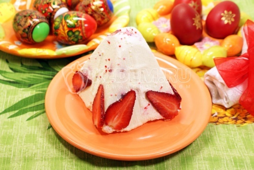 Пасха клубничная. Кулинарный фото рецепт приготовления пасхи с клубникой.