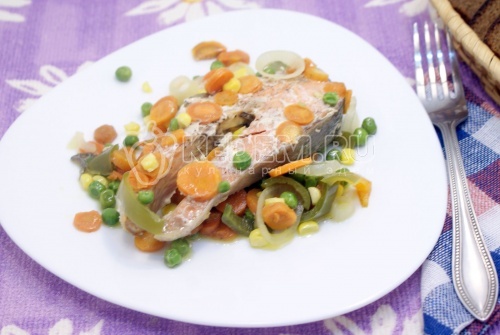 Кижуч запеченный с овощами. Пошаговый кулинарный рецепт с фото приготовление запеченной красной рыбы с овощами.