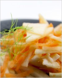 Салат из моркови с хреном и яблоками