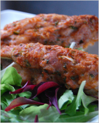 Шашлык из свиного фарша с грецкими орехами