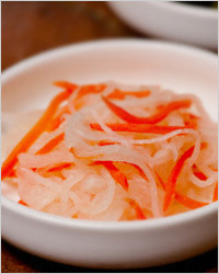 Салат из редьки с морковью