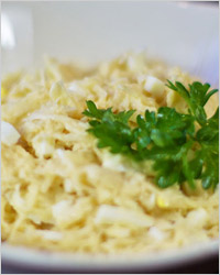 Салат из сельдерея с яблоками и яйцами