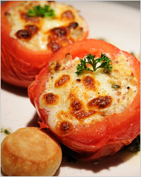 Помидоры с фаршем, грибами и сыром
