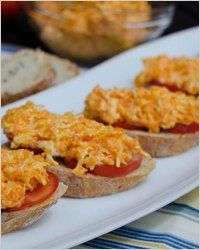 Бутерброды с сыром, морковью и чесноком