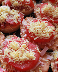 Бутерброды с сыром и копчёной ветчиной