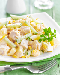 салат с куриной грудой и ананасами