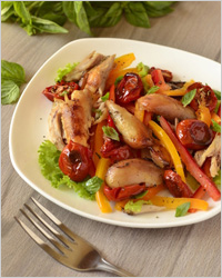 Салат с сухофруктами и курицей