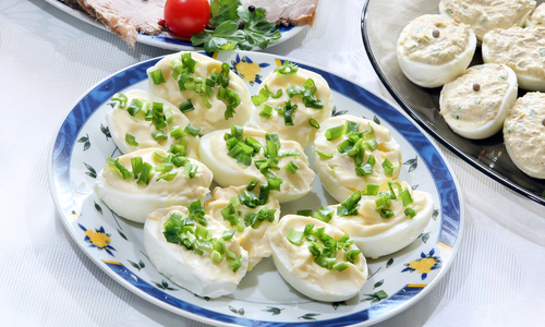 Яйца фаршированные зеленым луком
