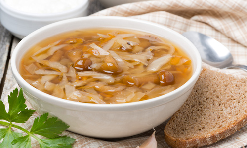 Щи с курицей и грибами