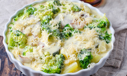 Яйца с брокколи, грибами и сыром