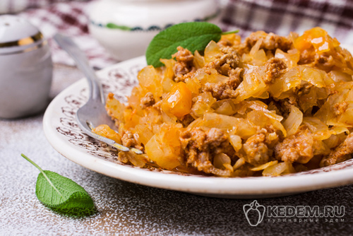 Тушеная капуста с мясом в мультиварке