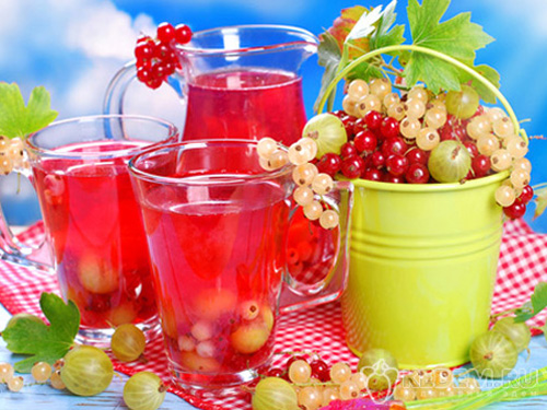 Компот из крыжовника и смородины