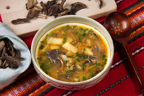Суп из сушеных грибов с курицей