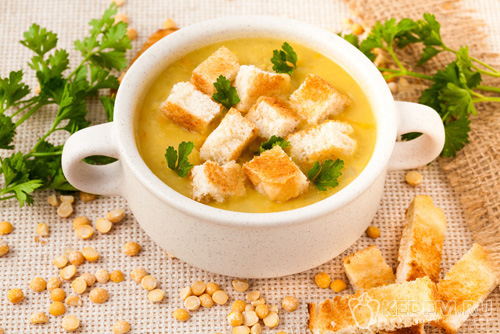Гороховый суп с гренками