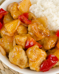 Куриная грудка с ананасами тушеная