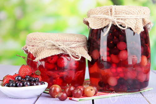 компот из крыжовника и чёрной смородины