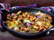 5 рецептов картофеля с грибами: с шампиньонами, лисичками, белыми и другими