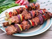 8 рецептов маринадов для шашлыка из свинины: сочное мясо гарантировано