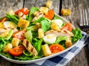 7 лучших рецептов соуса для салата Цезарь: классика и оригинальные варианты