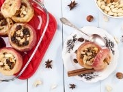 6 лучших рецептов запеченных яблок: с медом, изюмом, творогом и овсянкой