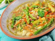 8 рецептов супов с сельдереем: диетический, с курицей, грибами и не только