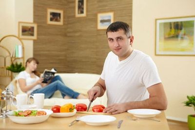 4% женщин повезло, у них в семье готовят мужья!