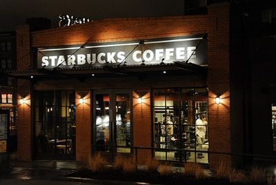 В кофейнях Starbucks станет немного темнее