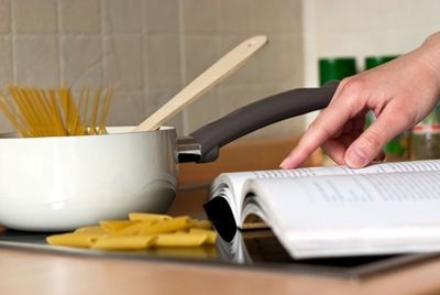 В Великобритании продажи кулинарных книг выросли в 2,5 раза