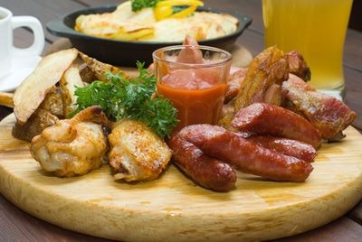 Вредные закуски  повышают риск рака кишечника