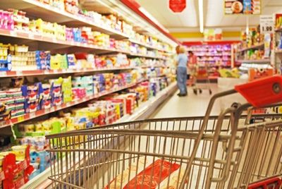 В Великобритании планируют поднять цены на продукты, чтобы люди выбрасывали меньше еды