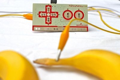 Бруклинский музыкант использует овощи и фрукты в качестве инструментов