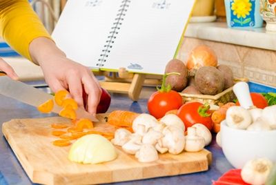 Женщины не доверяют мужчинам кухонные хлопоты