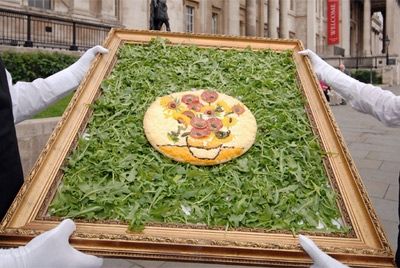 Шедевры знаменитых художников перенесены на пиццу
