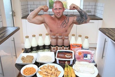 Человек, который съедает 10000 калорий в день