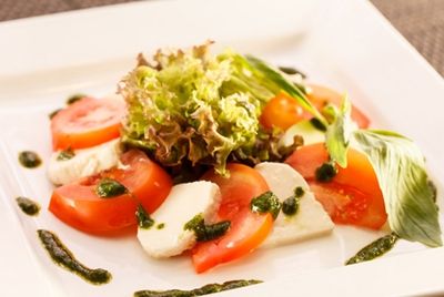 Дорогая еда кажется вкуснее и безопаснее